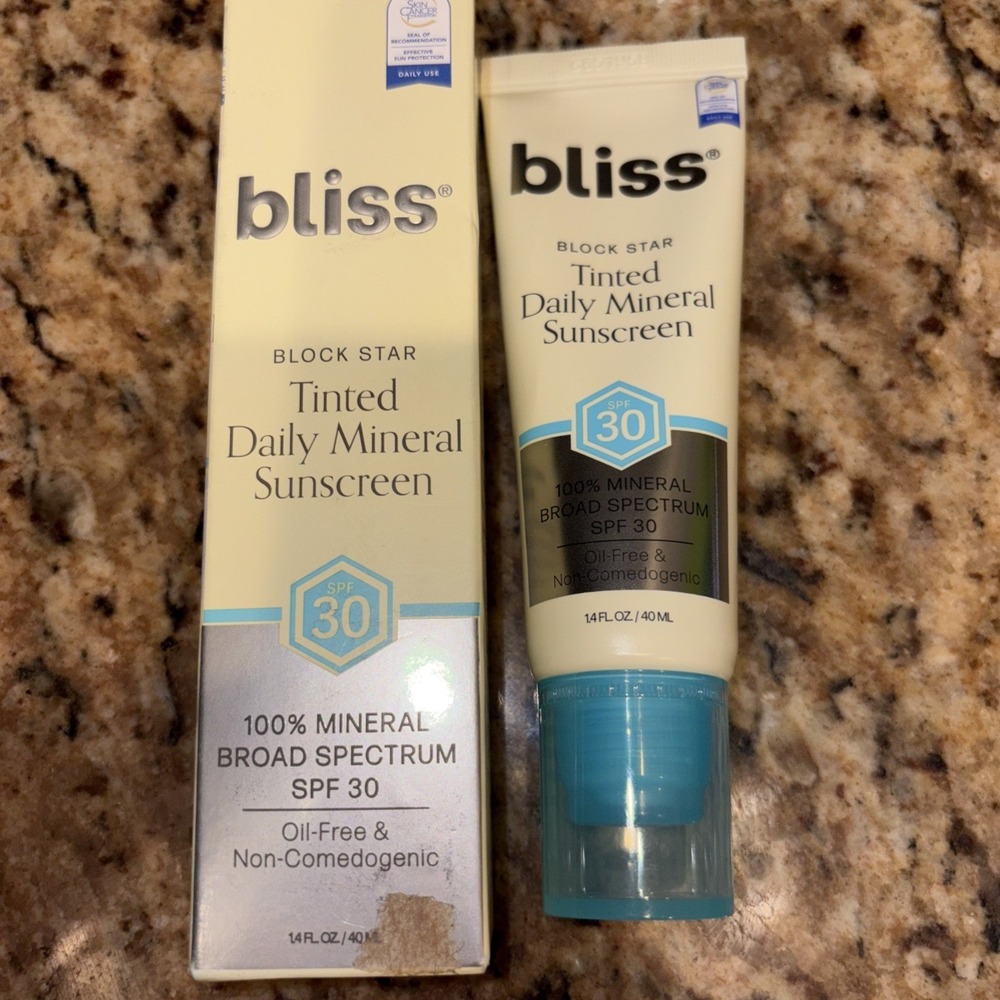 Bliss Block Star SPF 30 Daily Tinted Mineral Sunscreen with Zinc Oxide - All... - Picture 1 of 4